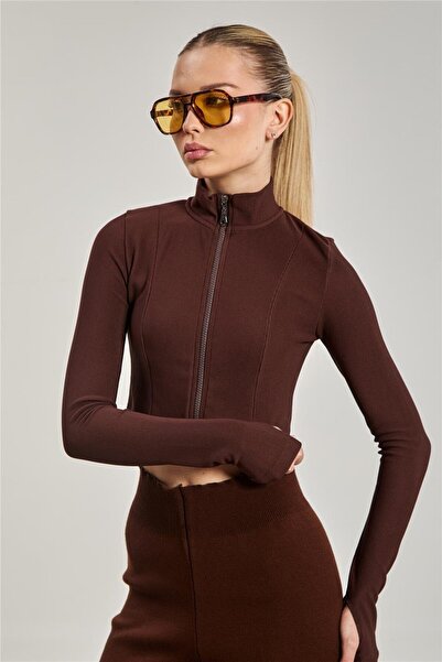 BARRELS AND OIL بدلة نسائية بياقة عالية وسحاب - قهوة