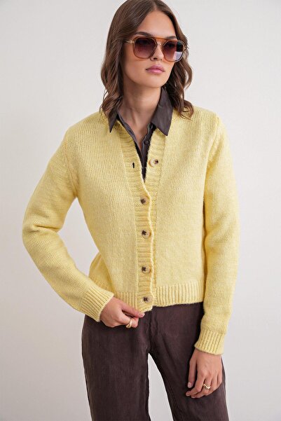 Mixray 6951 Γυναικεία πλεκτή κοντή ζακέτα με κουμπιά και λαιμόκοψη σε κίτρινο χρώμα