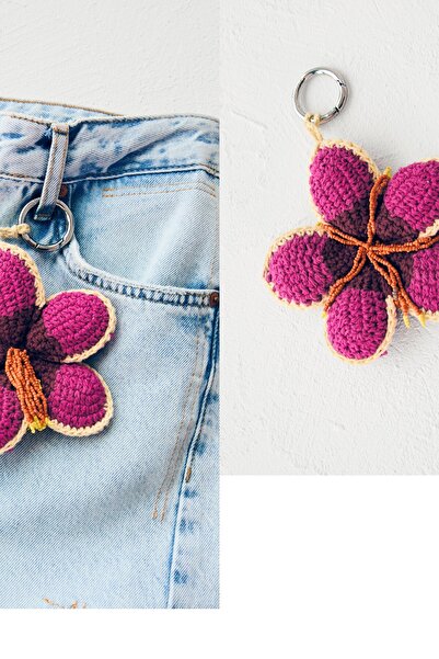 Pull & Bear Crochet hibiscus flower charm