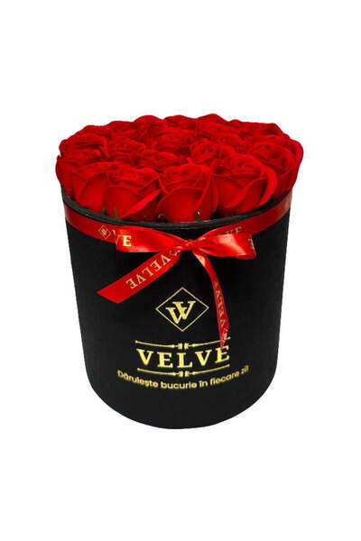 velve Aranjament floral rosu Trandafiri parfumati de sapun, in cutie neagra L...