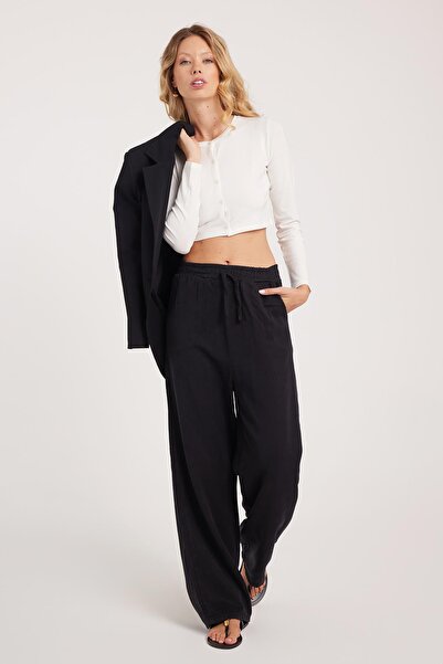 Tudors Kadın Regular Fit Klasik Kesim Pamuklu Geniş Paça Siyah Pantolon