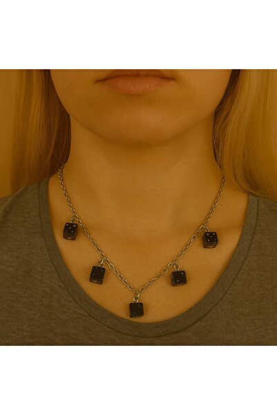 Herşey Nota قلادة نسائية مكونة من 5 قطع مع شكل نرد أسود - مع سلسلة بطول 60 سم...