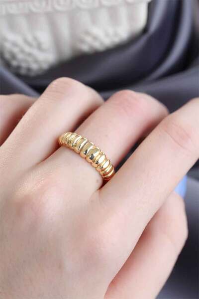 Lisinya خاتم نسائي ملتوي قابل للتعديل باللون الذهبي -