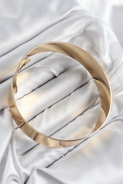 Lisinya سوار بازو نحاسي حلزوني موديل ذهبي اللون -