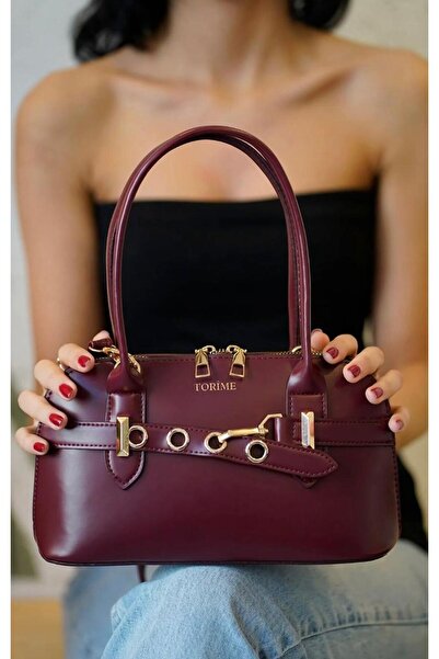 DMDBAGS حقيبة كروس نسائية من الجلد النباتي بتفاصيل حزام باللون الأحمر الداكن ...