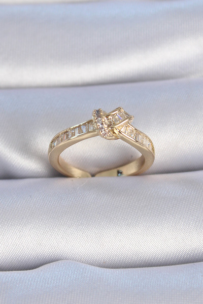 HAYAT STORE خاتم نسائي نحاسي ذهبي اللون بحجر الزركون وعقدة - ليسينيا