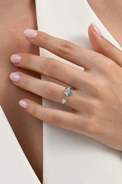 Söğütlü Silver 925 ayar gümüş rodyumlu zirkon ve taşlı üç yapraklı yonca yüzük