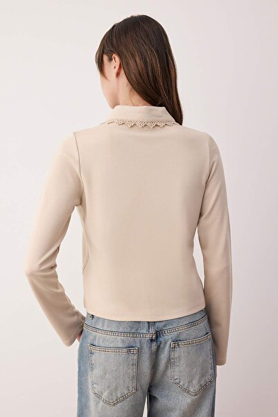 Trendyol Collection Stone Lace Collar Detail Regular/Regular Fit Button Interlock Stretch Knitted Blouse Twoaw26Bz00077