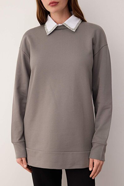 Trendyol Modest Antracitová pletená mikina se 3 vlákny s kamenným detailem na odnímatelném límci TCTAW26TW00001