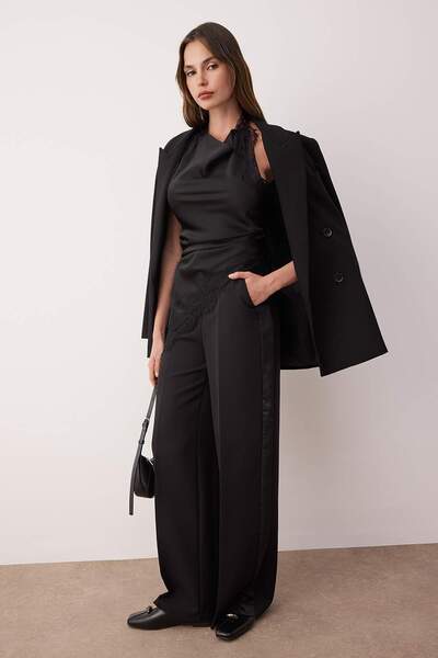 Trendyol Collection Black Yanda Satin Stripe Detail Wide Leg/Wide Leg Pants Twoaw26Pl00089