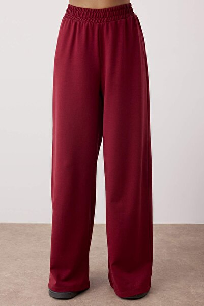 Trendyol Collection Burgunderrotes, gestricktes Pyjama-Set mit Kapuze und weitem Schnitt TWOSS21EM0026