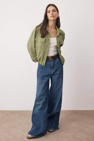 Trendyol Collection Χακί Polo γιακά με κουμπωτά Relaxed/Comfortable Bomber Πλεκτό Φούτερ TWOAW26SW00036