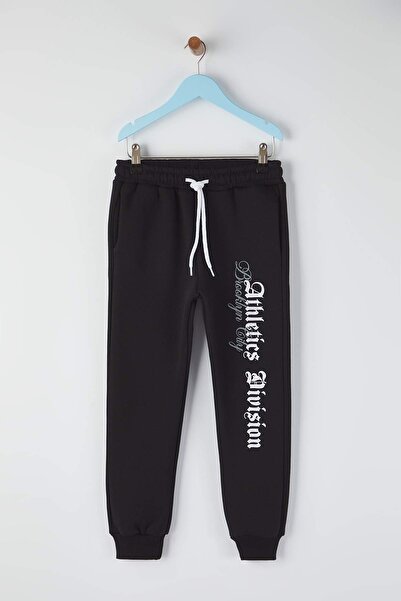 TRENDYOLKIDS Schwarze Baumwoll-Jogginghose für Jungen mit elastischem Bund und dickem/Fleece-Innenfutter TKDAW26EA00015