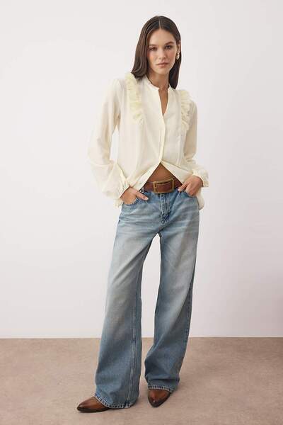 Trendyol Collection Bavlněná béžová krajková košile - Regular Fit TWOSS20GO0044