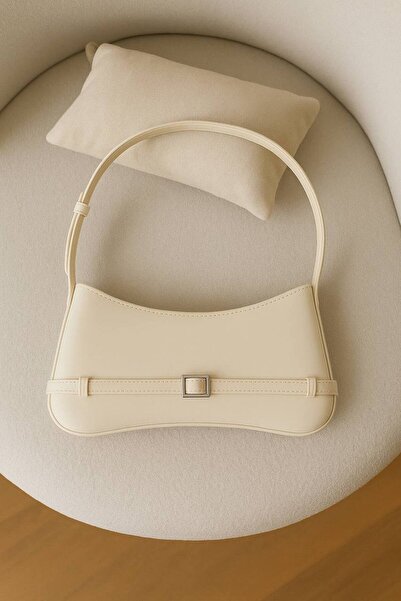 NİSSEA حقيبة باجيت نسائية بتفاصيل حزام من الجلد اللامع بتصميم ريترو