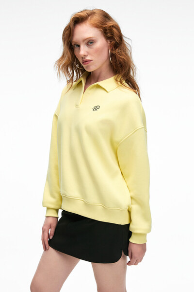 GRIMELANGE ODESSA Kadın Polo Yaka Oversize Göğüs Nakış Detaylı Patlı Sarı Sweatshirt
