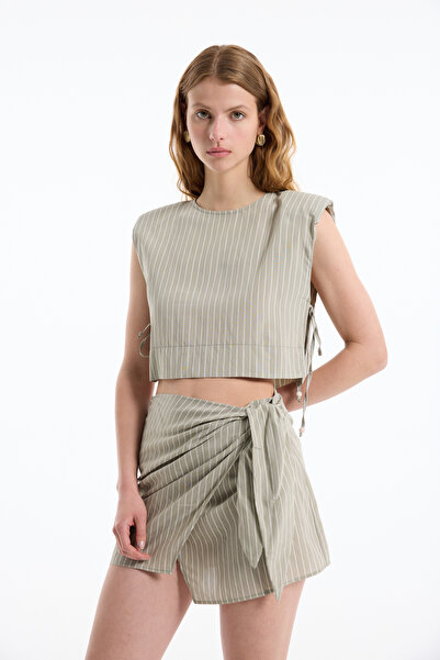 Quzu Mini Skirt with Flywheel Tie Striped Khaki