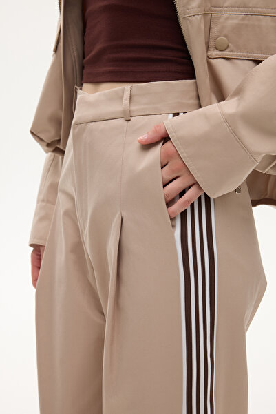 Quzu Şerit Detaylı Pileli Yüksek Bel Bol Paça Pantolon Bej