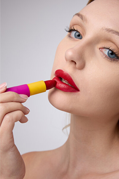 Farfasha Lip Stick Fiyonklu Parlak Bitişli Ruj