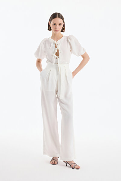 Quzu Beli Bağlama Detaylı Bol Paça Pantolon Ekru