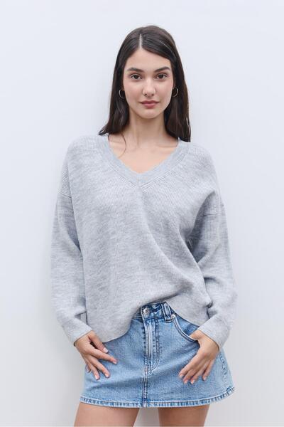 Stradivarius Keçeli V yaka kazak