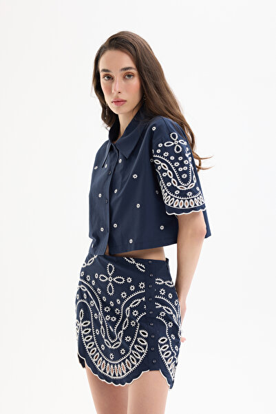 Quzu Mini Çiçek İşlemeli Kolları Nakışlı Gömlek Lacivert