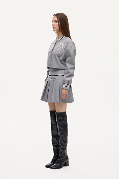 Quzu Κοντό μπουφάν Bomber με κεντημένο γράμμα ριμπ γκρι