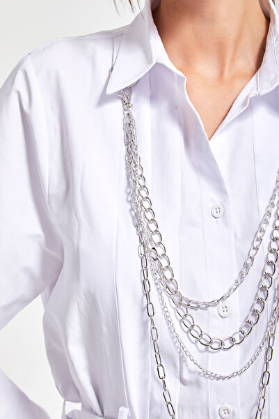 its basic Kadın Beyaz Renk Kemer Detaylı Kolye Aksesuarlı Özel Tasarım Uzun Boy Oversize Gömlek