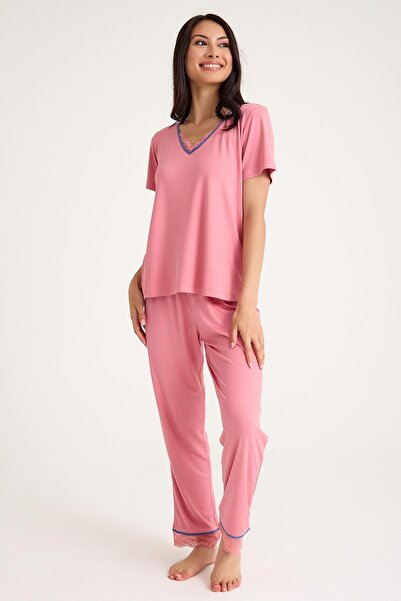 Amarelle Σετ πιτζάμες Dream Pink Viscose με λεπτομέρεια από δαντέλα με λαιμόκοψη σε σχήμα V