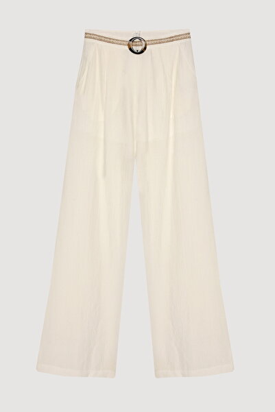 Quzu بنطال واسع الساق مطرز على الخصر مع إكسسوارات إبزيم إكرو