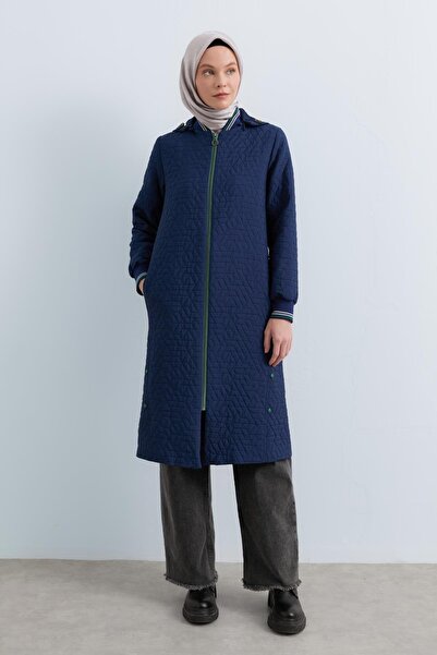 Nihan İnce Kapitone Ribana Detaylı Spor Kap Lacivert