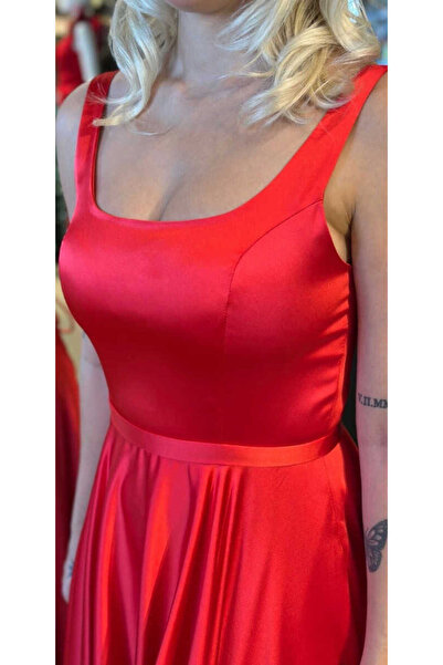 Abiyeniall Kırmızı Kalın Askı V Yaka Sırt Dekolteli Kloş Etekli Saten Uzun Abiye Elbise 11091