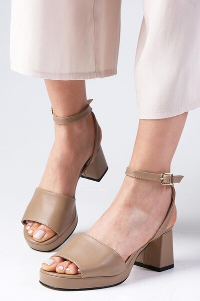 Mio Gusto Γυναικεία πέδιλα με τακούνι Ellen Mink Color Platform