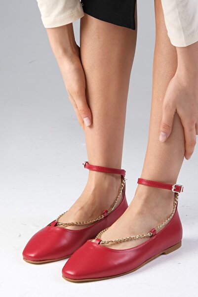 Mio Gusto Jennifer Red Color Chain Accessory Blunt Toe Women's Ballerina Shoes