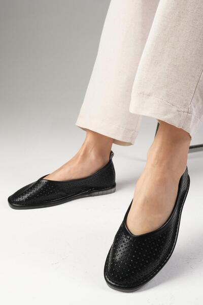 Mio Gusto Emily Black Color Soft Sole Oval Toe Women's Ballerinas