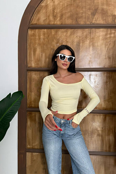 oshebu Sarı – Asimetrik Kesim Parmak Geçirme Detaylı Bluz