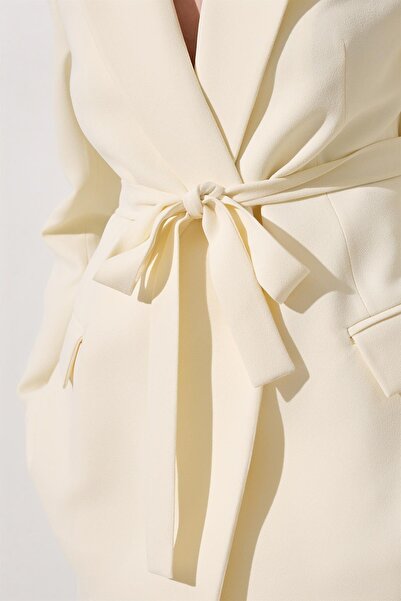 Setre Jachetă cremă cu detaliu de legătură în talie Set confortabil de pantaloni croială