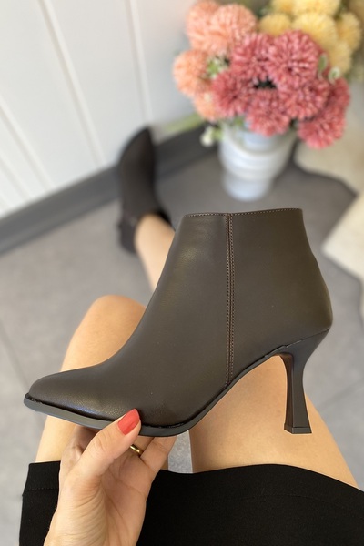 Tamdabu Ayakkabı ACI KAHVE SİVRİ BURUN 8 CM İNCE TOPUKLU KADIN BOT TMD202501