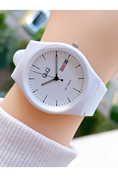 Q&Q 10 Atm Waterproof Silicone Strap Unisex Wristwatch with 2 Years Machine Warranty