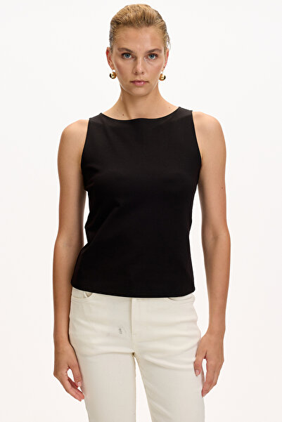 Exquise Boat Neck Sleeveless Slim Fit Knitted Black Blouse