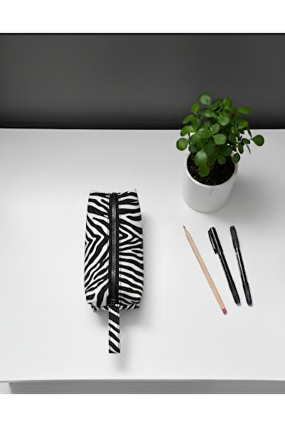 in steilla حامل أقلام بنمط الحمار الوحشي..