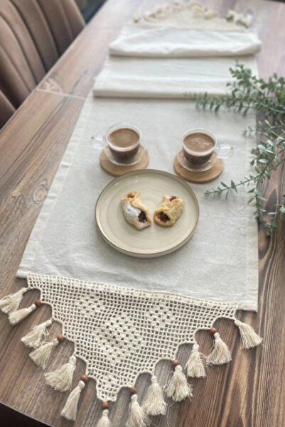 Kayasoft Püsküllü Dantelli Keten Runner – El İşlemeli Buldan İşi Masa Örtüsü