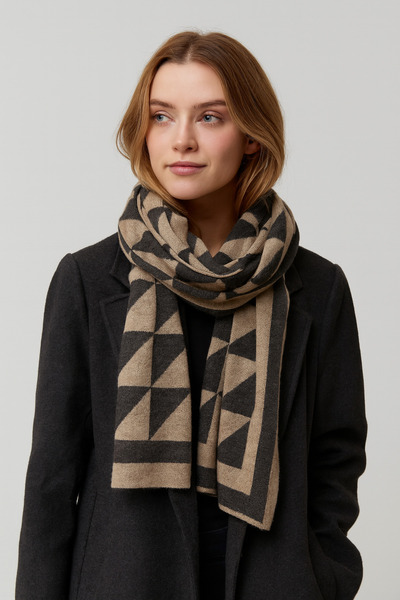Butik Трикотажний шарф - з трикутним візерунком