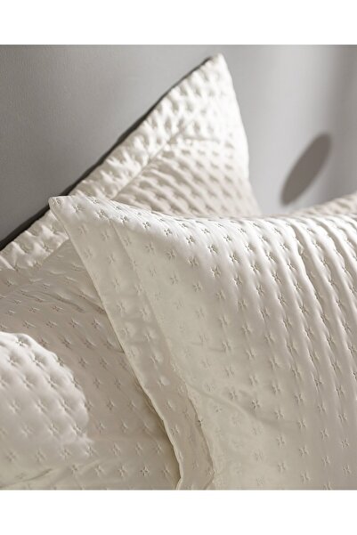 Madame Coco Arles Einzel-Satin-Tagesdecke - Ecru