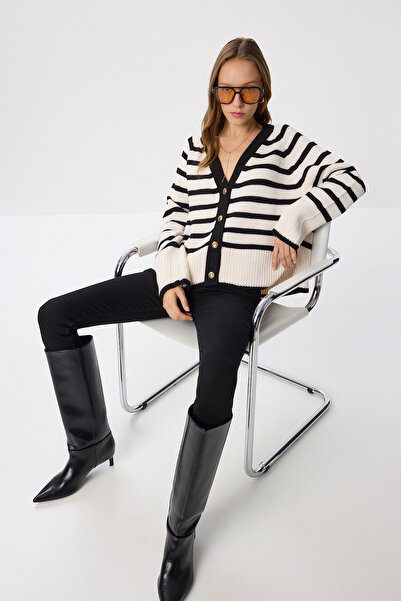 Lovelyİstanbul Metal Button Detailed Striped Knitwear Cardigan Cream Lbp0010