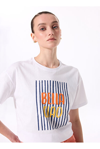 Fabrika Beyaz Kadın Bisiklet Yaka Basic Fit Baskılı T-Shirt F5SL-TST0438