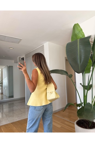 FEMMESTUDIO Women's Yellow Gold Button Detailed Lycra Polo Neck Vest