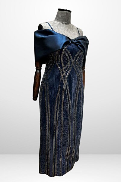 By Saygı Жіноча сукня великого розміру з тонким бретельками, атласною бантиком, коміром-човником та підкладкою з вишивкою