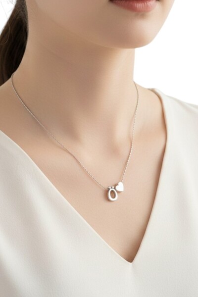 Alexis Carrel Çelik Zincirli Ö Harfli Kolye, Kalp Detaylı Gümüş Renk Harf Kolye