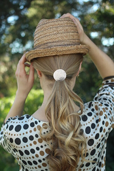 CAŞ DEKORASYON Cataramă din cauciuc detaliată din metal de culoare argintie